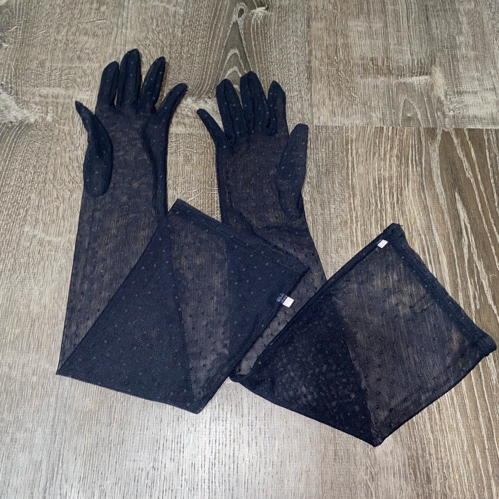 NWOT Savage X Fenty Gloves